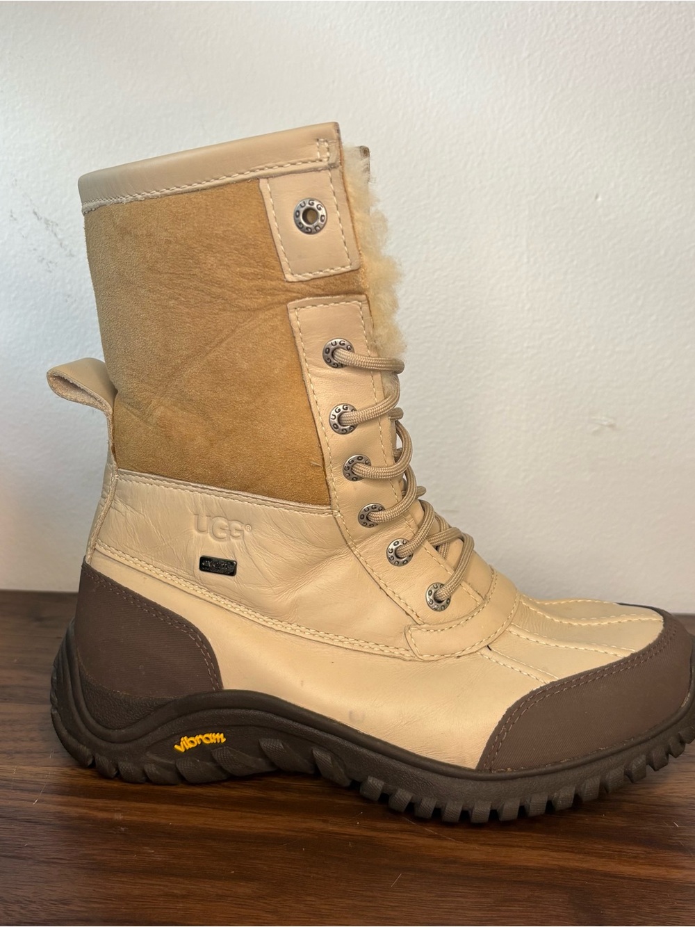UGG Adirondack II Sand Waterproof Leather Fur Snow Boots Women Size US 7.5 Cream